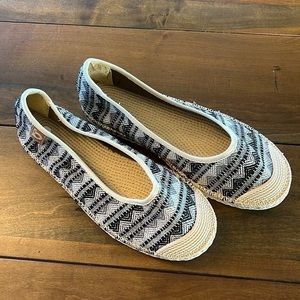 𝅺BOPS NWOT size 8 slip ons